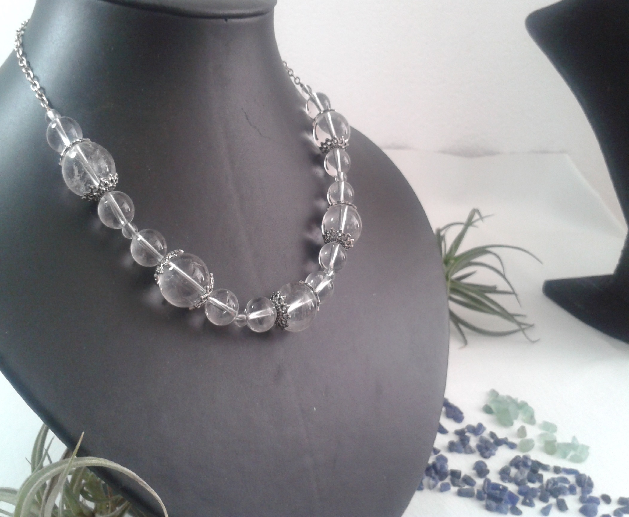 Collier en pierre de cristal de roche