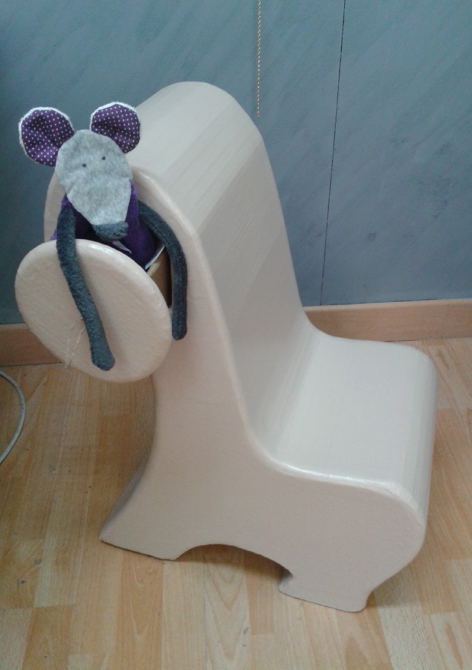 chaise  enfant avec tiroir à doudou
