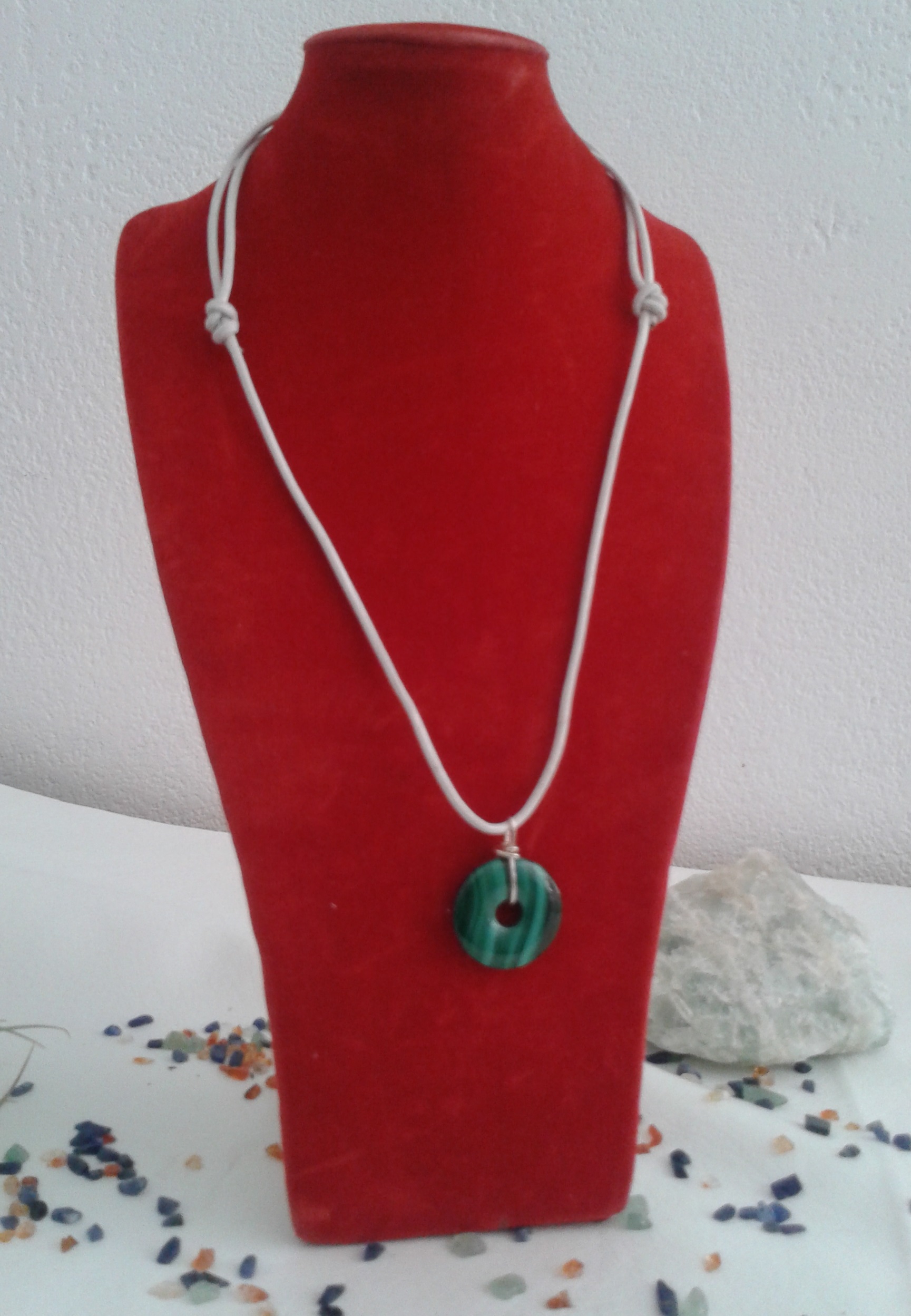 collier cuir blanc donut en pierre naturelle de malachite