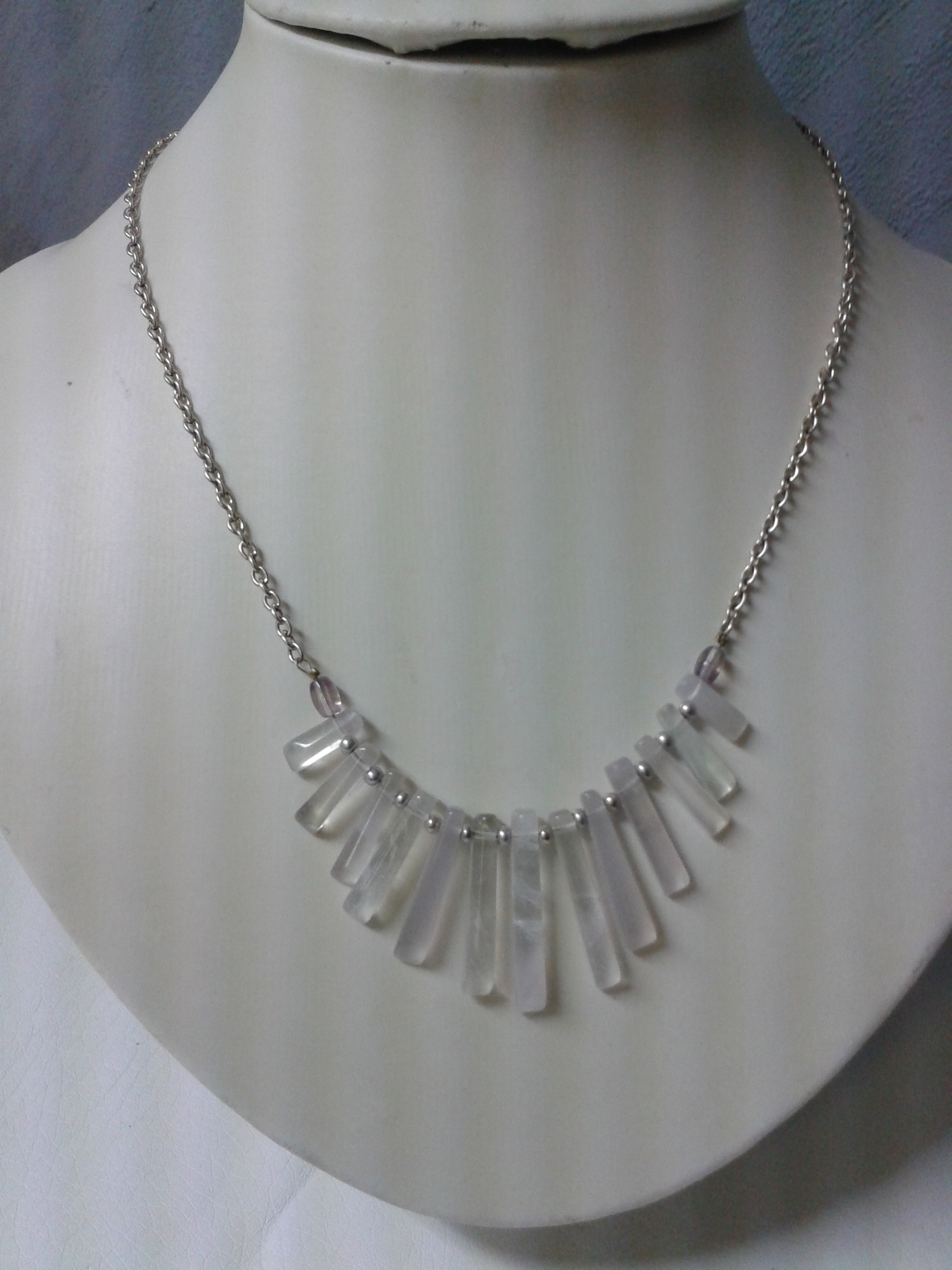 collier plastron en fluorite